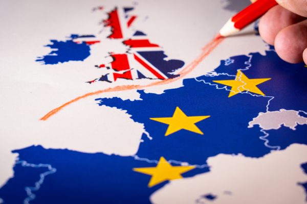EU by měla souhlasit s prodloužením brexitu