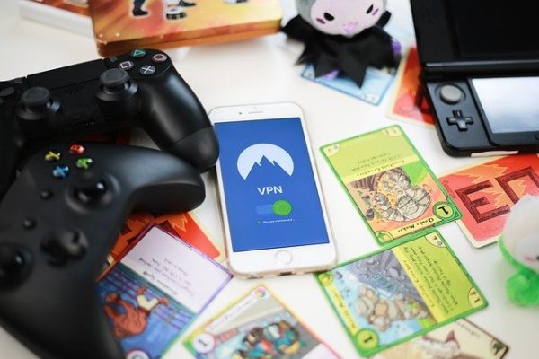Peníze můžete vydělat i hraním počítačových her