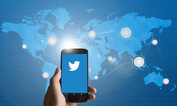 Elon Musk má problém. Twitter se rozhodl podat žalobu.
